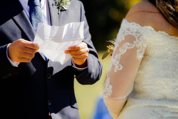 Comment rédiger ses voeux de mariage ?